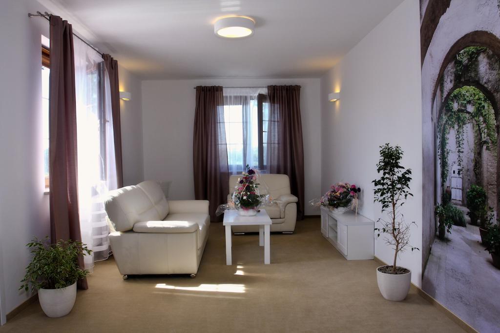Hotel Ambasada Krobia Quarto foto